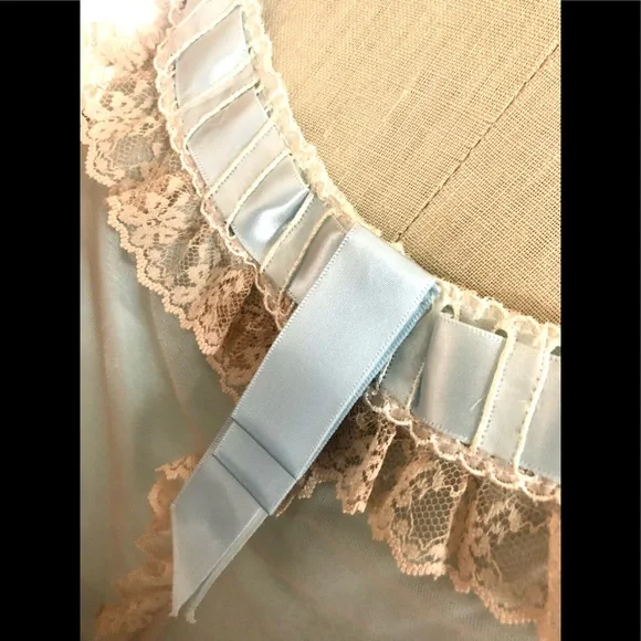 OOAK RARE VINTAGE LIKE NEW!! Blue Full Lace Robe and Gown Set - Picture 8 of 16